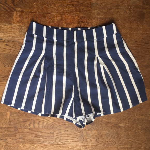 Abercrombie & Fitch Striped High Waisted Shorts - Picture 3 of 5